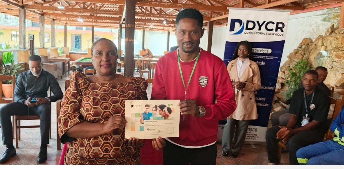 EASU-EP Entrega Certificados de Participação e Inicia Nova Formação sobre Team Building no Uíge