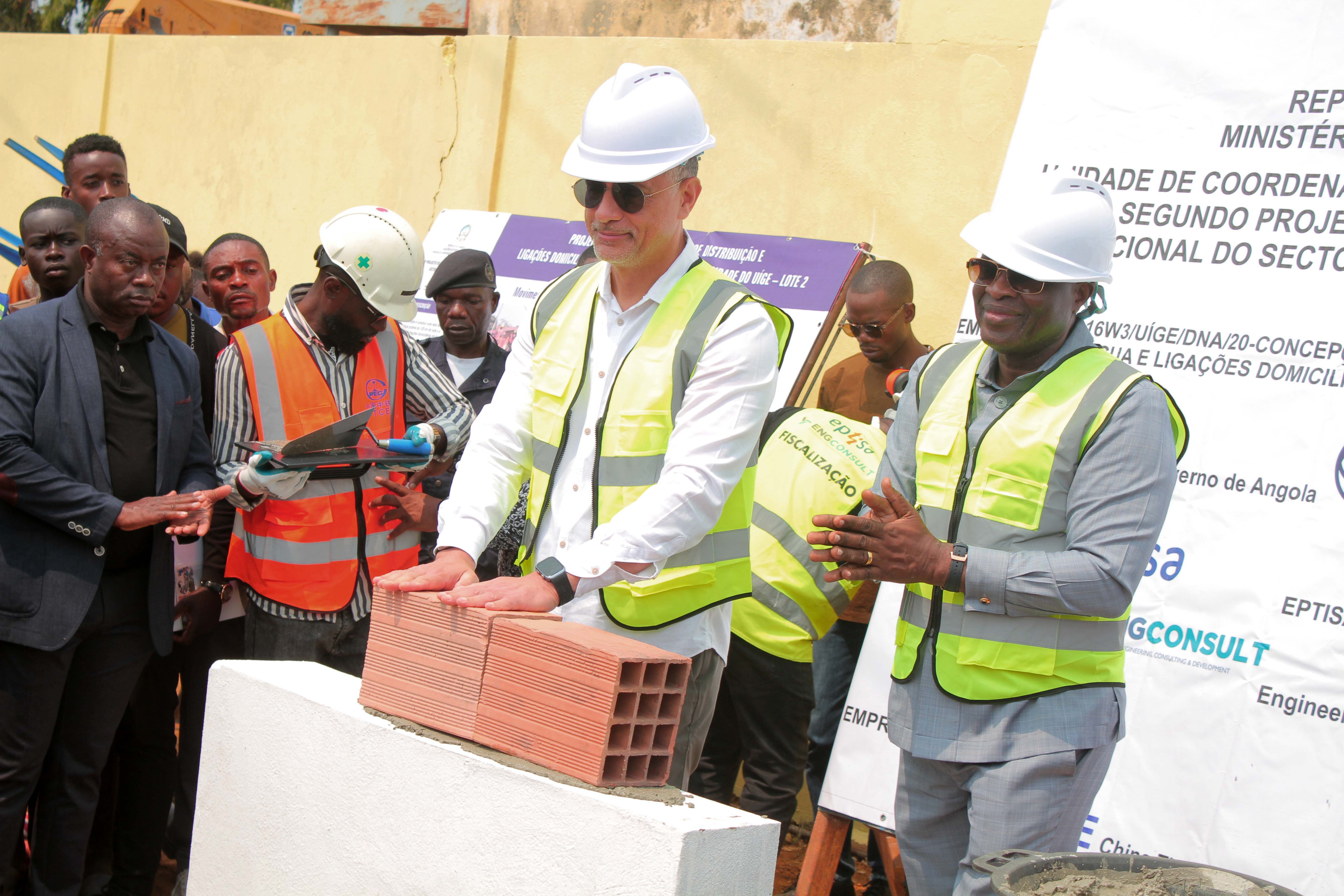 MINISTRO DE ENERGIA E ÁGUAS PRESIDE ACTO DE CONSIGNAÇÃO DA REDE DE DISTRIBUIÇÃO DE ÁGUA NA CIDADE DO UÍGE