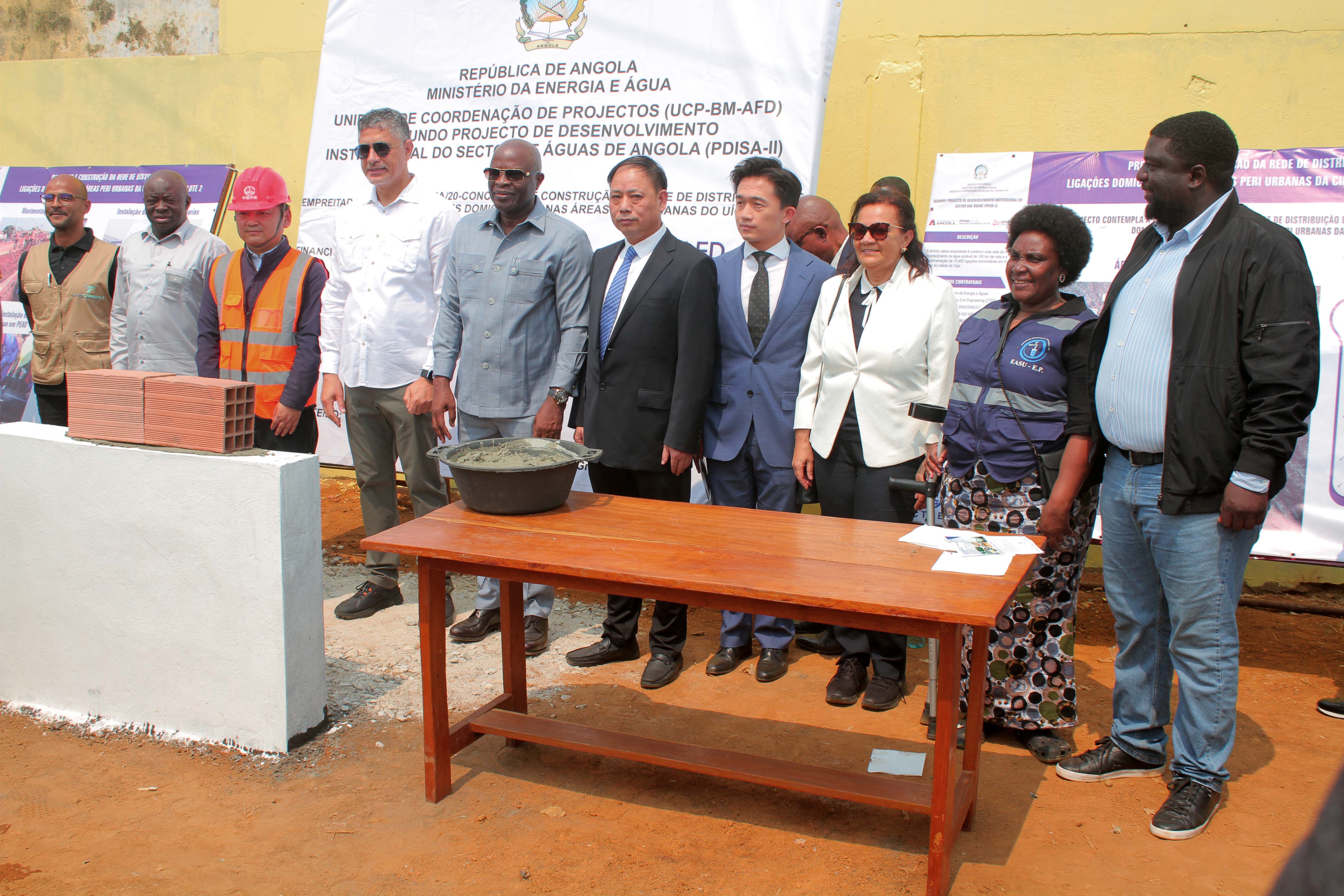 MINISTRO DE ENERGIA E ÁGUAS PRESIDE ACTO DE CONSIGNAÇÃO DA REDE DE DISTRIBUIÇÃO DE ÁGUA NA CIDADE DO UÍGE
